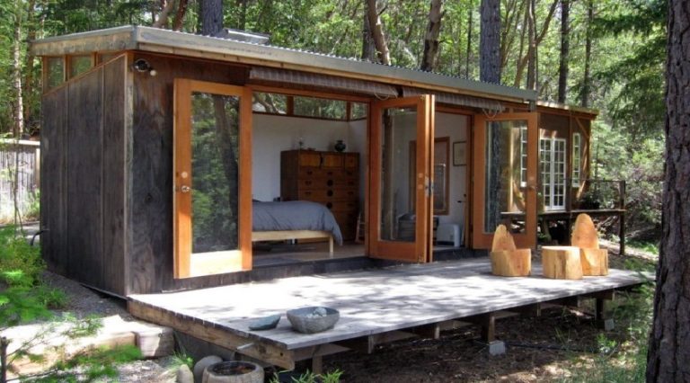 Look How Comfortable this DIY Tiny House Is!