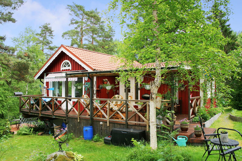 Relax in a Wooden Cottage House with a Beautiful Garden