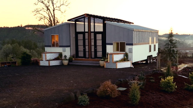 Impressive House with Enclosed Porch